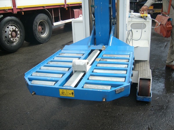 Tilting table with payload of up to 25t.