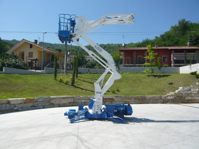 Self-propelled aerial platforms with a capacity of up to 300 kg