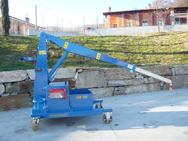 Electric crane for handling molds in the tire production sector GB150