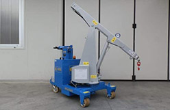 Mobile cranes for lifting loads up to 300 kg.
