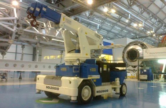 Mobile cranes for lifting loads up to 12.500 kg.