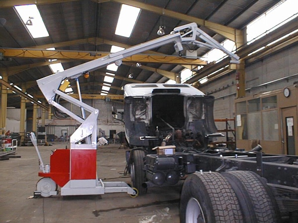 Crawler cranes for lifting loads up to 3.000 kg.