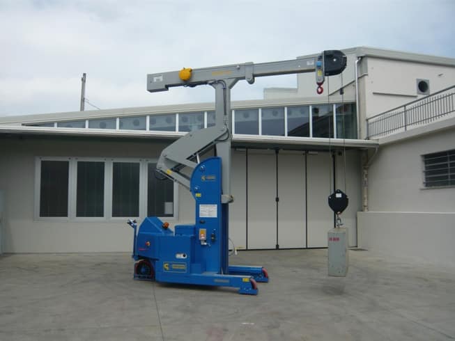 Used electric crane with capacity up to 6,000 kg.