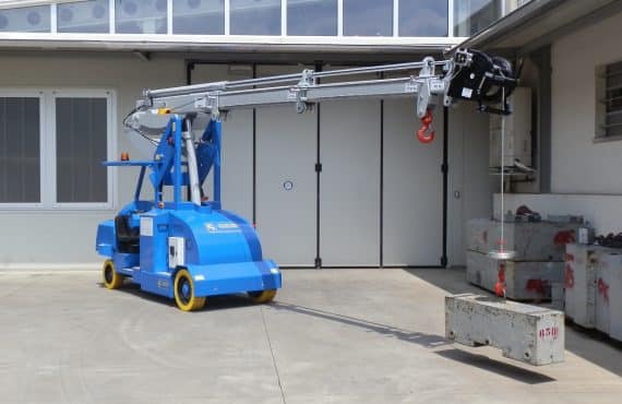 Mobile cranes for lifting loads up to 6.500 kg.