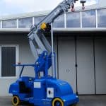 Mini crane For lifting loads up to 6.500 kg.