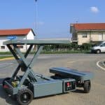 Radio-controlled trolley for handling industrial materials.