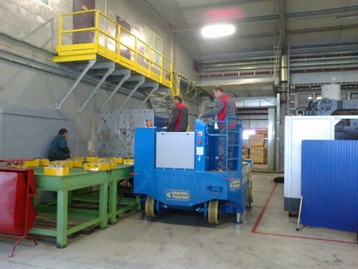 Mold lifting machine with capacity up to 30.000 kg
